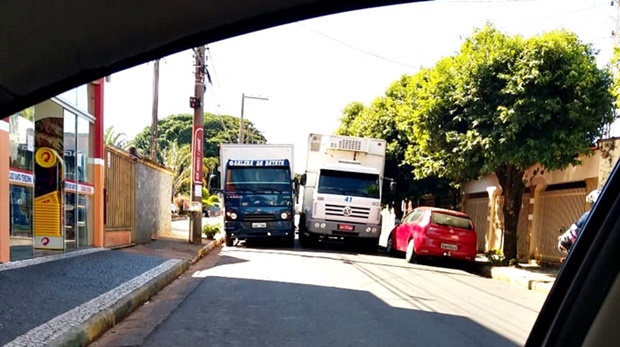 Vereador pede implantação de faixa amarela em dos lados da rua da Santa Casa