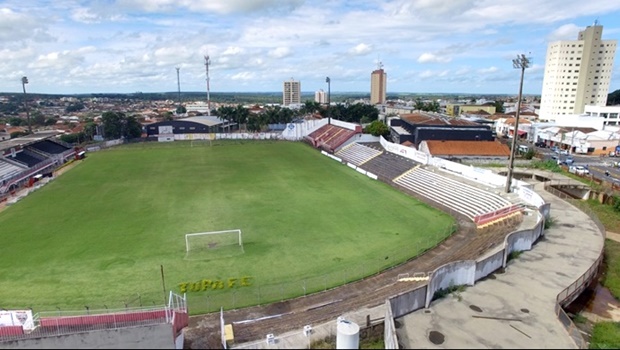 Torcedores poderão trocar garrafas PET por ingressos para jogo do Tupã FC