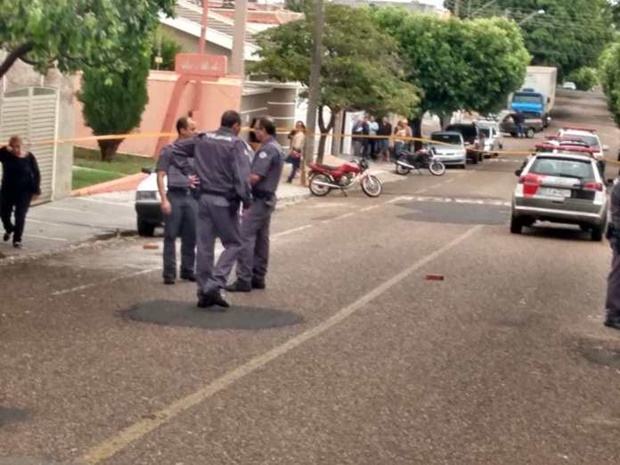 Policial civil aposentado reage a tiros a desocupação de residência e morre em confronto com a PM