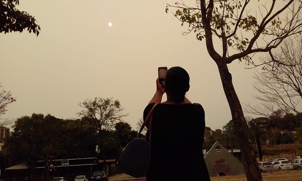 Sol vermelho é causado pelo excesso de poeira, fumaça e fuligens