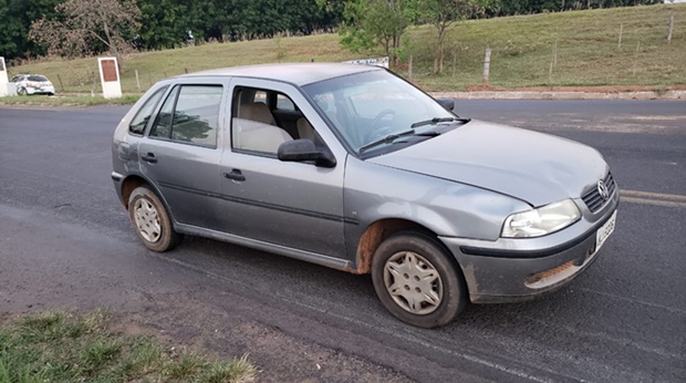 Motorista visivelmente embriagado atropela crianças no acostamento próximo ao frigorífico