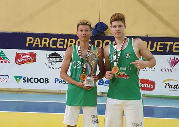 Atletas de Tupã conquistam campeonatos pelo time de basquete da Chapecoense