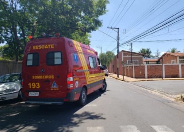 Estudante fica ferido ao cair de uma altura de 4 metros na escola