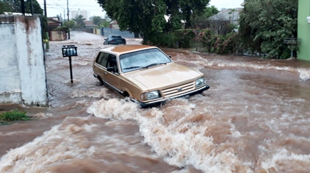 Temporal causa estragos em diversos pontos de Tupã