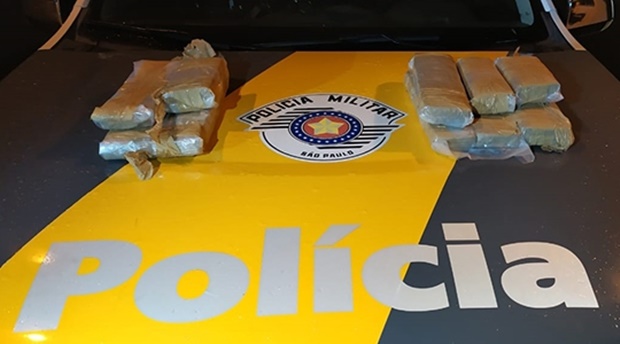 Mulher de Tupã é presa com 9 tijolos de maconha na mala em ônibus rodoviário