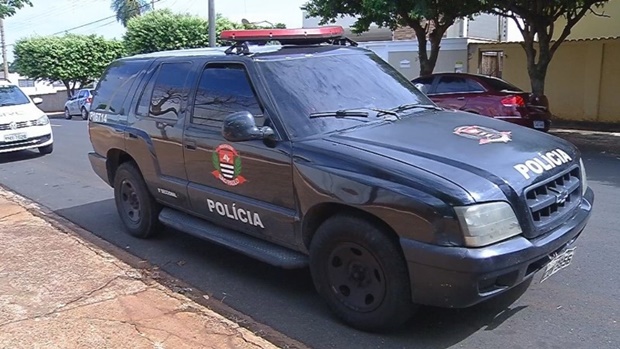 Com viatura caracterizada, policiais civis são presos escoltando carga de maconha