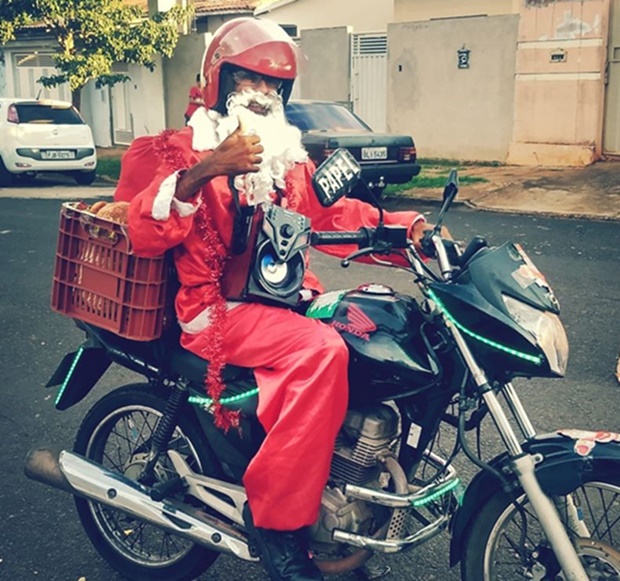 Papel Noel : mototaxista já prepara fantasia para o fim de ano