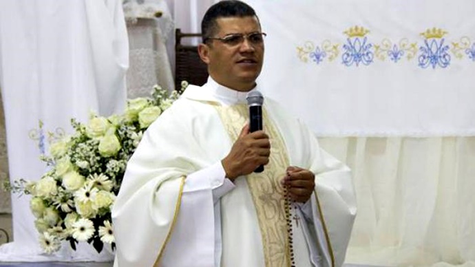 Padre será punido por ter criticado ex-prefeito de Marília, Vinícius Camarinha