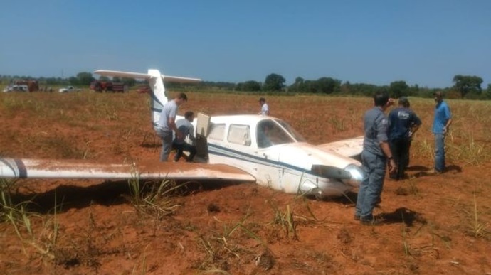 Avião é obrigado a fazer pouso forçado na Zona Rural de Penápolis