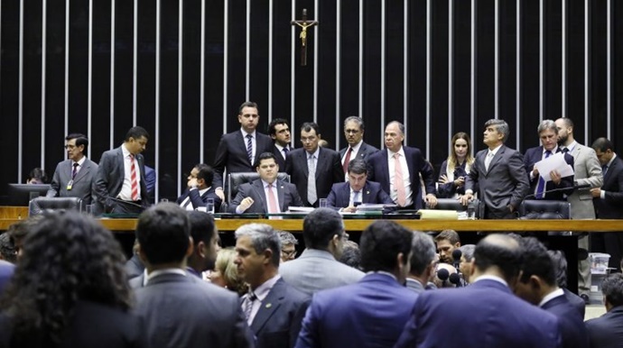 Congresso aprova Orçamento com fundo eleitoral de R$ 2 bilhões para 2020