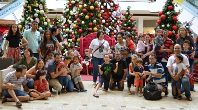 Shopping abre mais cedo para crianças autistas conhecerem Papai Noel em silêncio