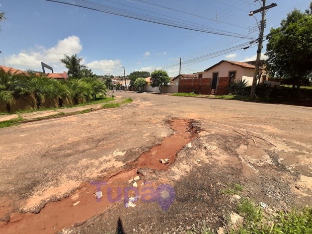 Com período de chuvas, buracos voltam a assolar moradores de Tupã/Rua Norival Berni