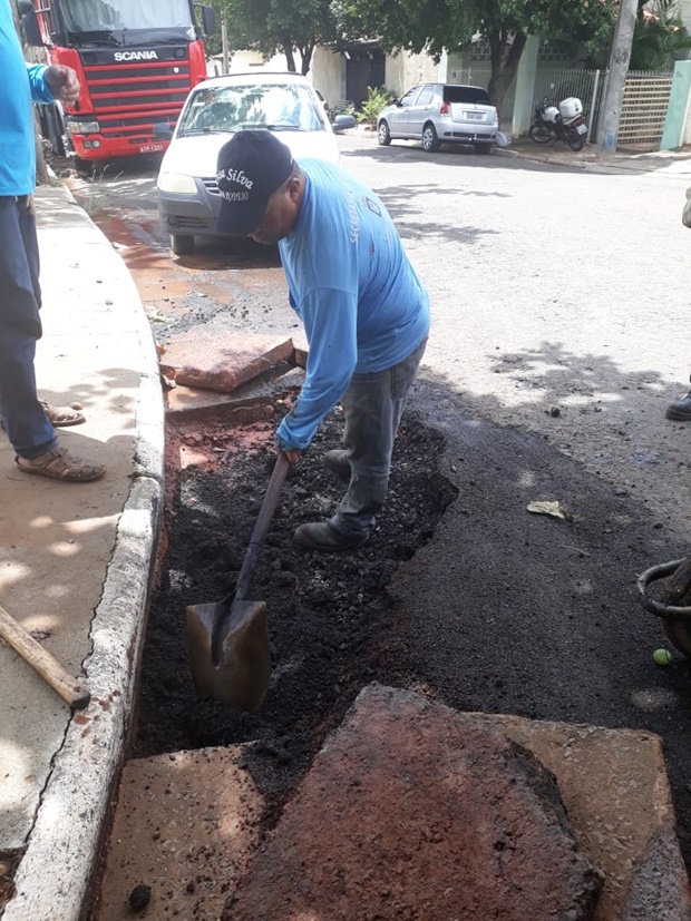 Com período de chuvas, buracos voltam a assolar moradores de Tupã