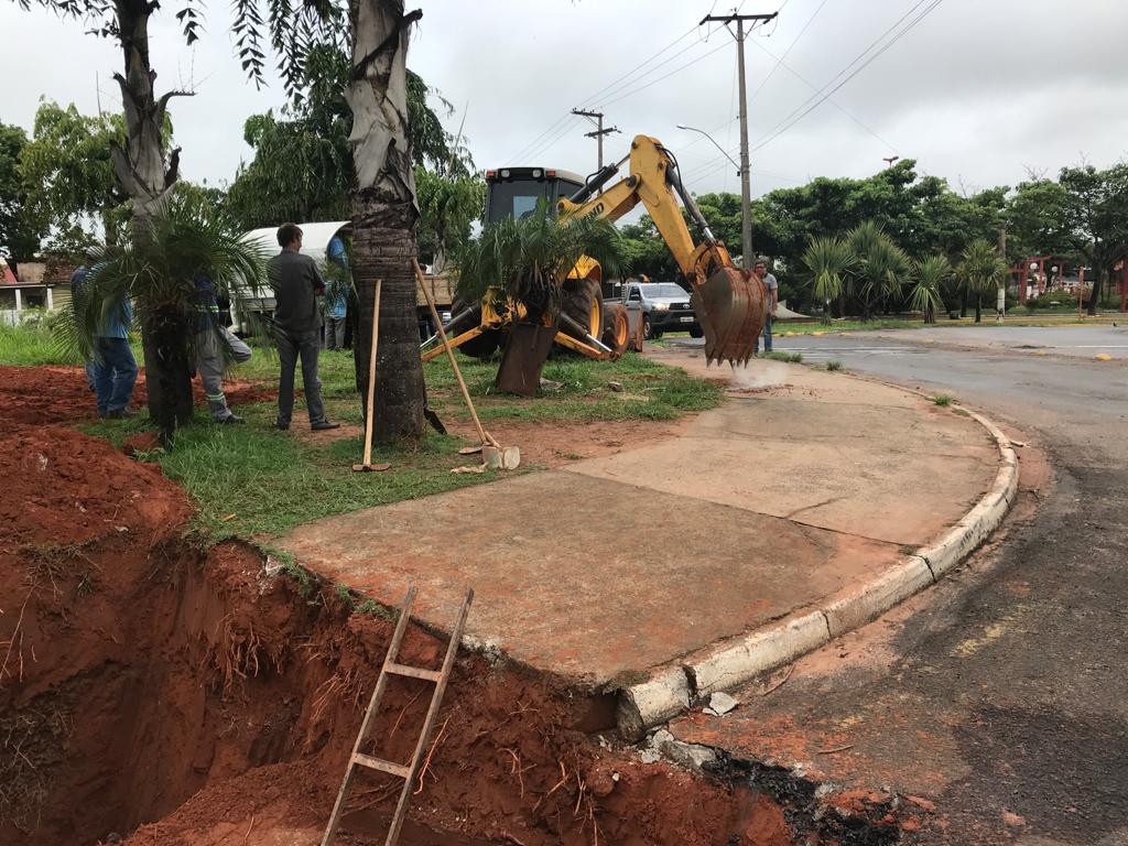 Desobstrução de galerias pluviais do município ajuda a melhorar escoamento de água da chuva