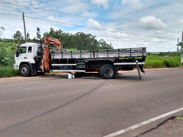 Acidente envolve duas carretas e uma Saveiro na vicinal Tupã x Quatá