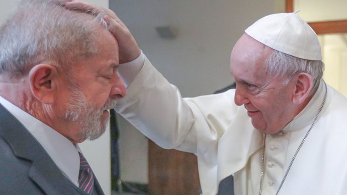 Papa Francisco diz a Lula estar feliz por 