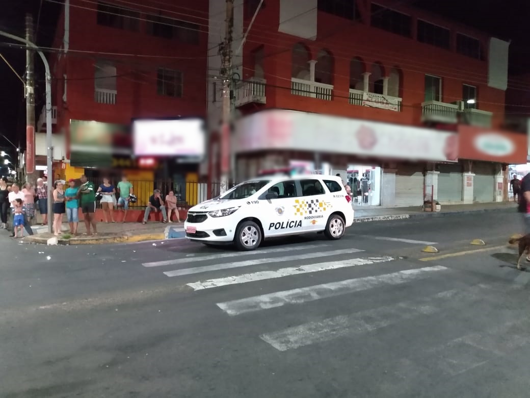 Grave acidente deixa policial ferido em cruzamento no centro de Tupã