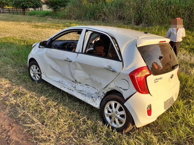 Acidente envolvendo dois carros na SP-294 deixa feridos