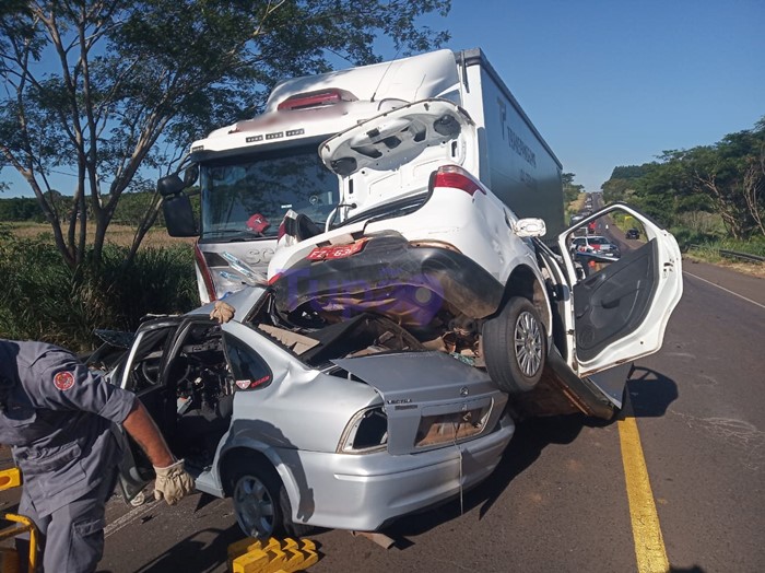 Grave acidente na rodovia deixa duas vítimas fatais em Parapuã