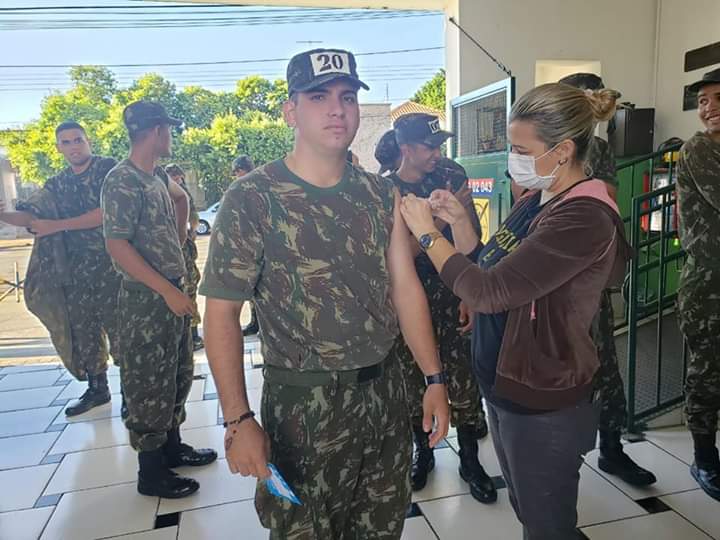 Atiradores do Tiro de Guerra recebem vacina contra a gripe