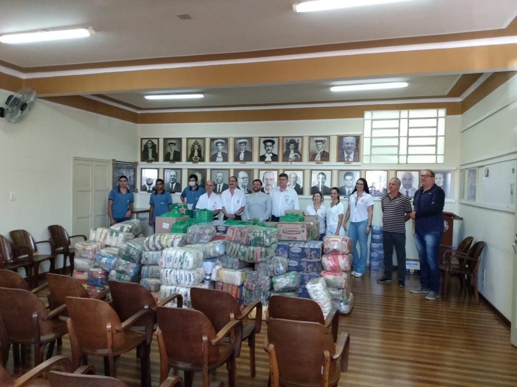 Paróquia Auxiliadora doa 2 toneladas de alimentos à Santa Casa