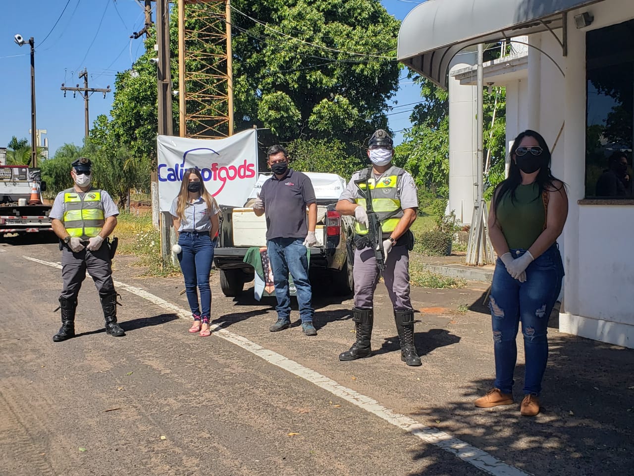 Boa ação distribui marmitex para caminhoneiros na base da Polícia Rodoviária de Tupã