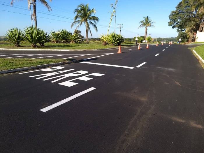 Vicinal Tupã-Parnaso e rua Marília recebem pintura de sinalização