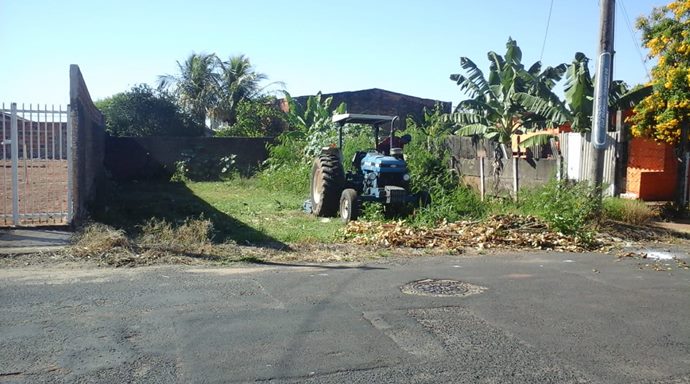 Prefeitura inicia mutirão de limpeza de terrenos particulares