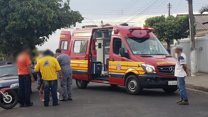 Motociclista é socorrido após acidente na Rua Manoel Motta em Tupã