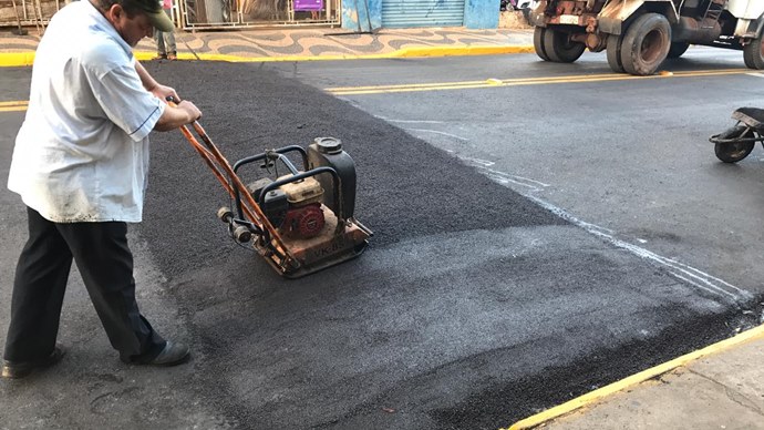 Prefeitura implanta lombadas e sinalizações na rua Marília