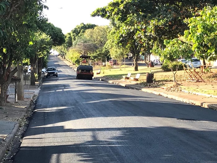 Prefeitura executa recapeamento na Rua Clementino Campos Rocha e Rua Godie Egídio Fernandes