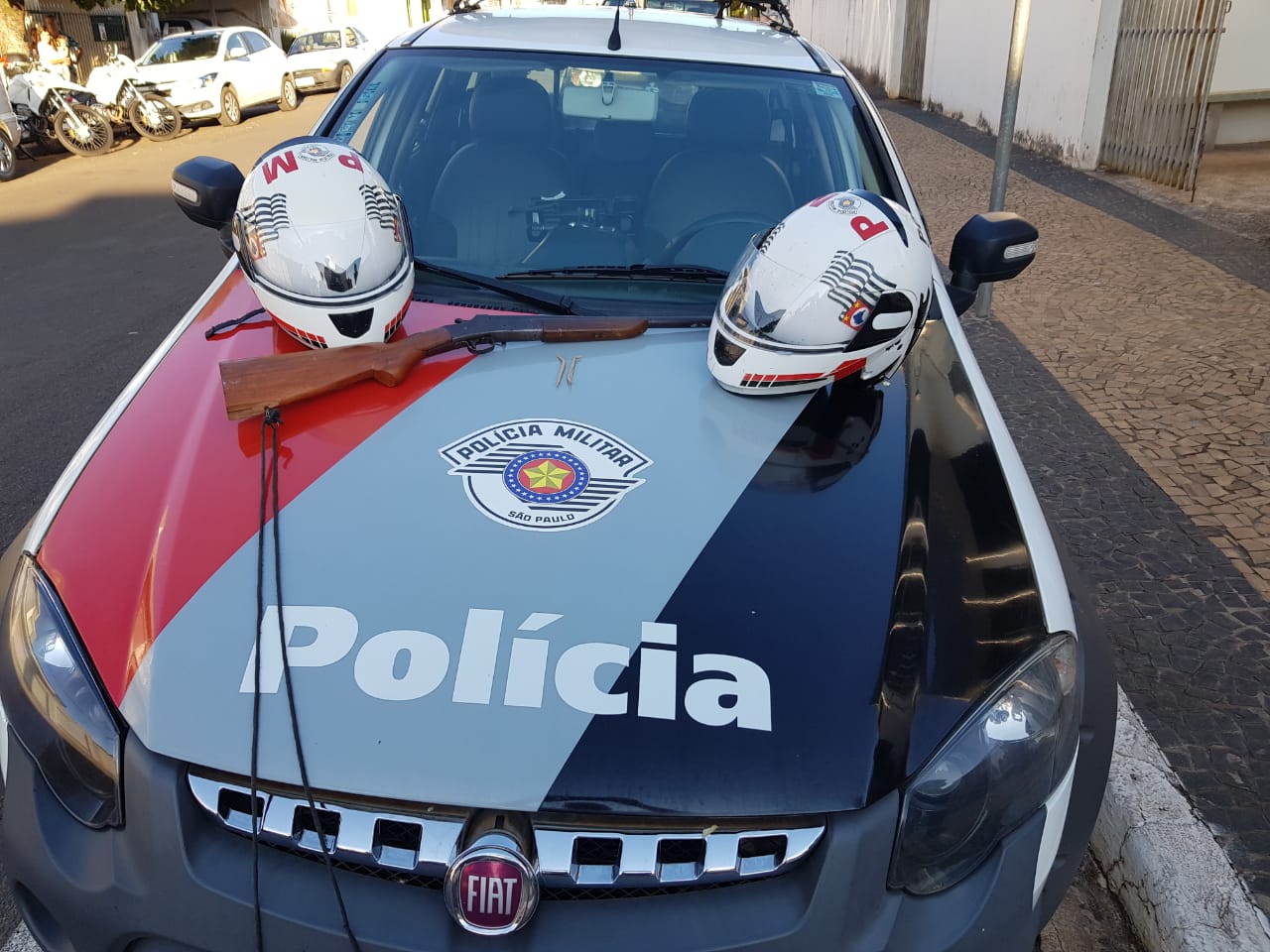 Polícia surpreende dupla com maconha e arma de fogo em Tupã