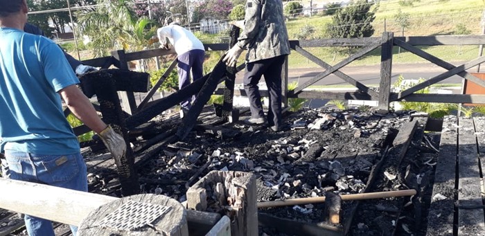 A Polícia já está investigando para encontrar os culpados por atear fogo.