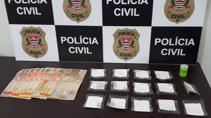 Polícia Civil de Bastos cumpre mandados de busca e prende homem por tráfico de drogas