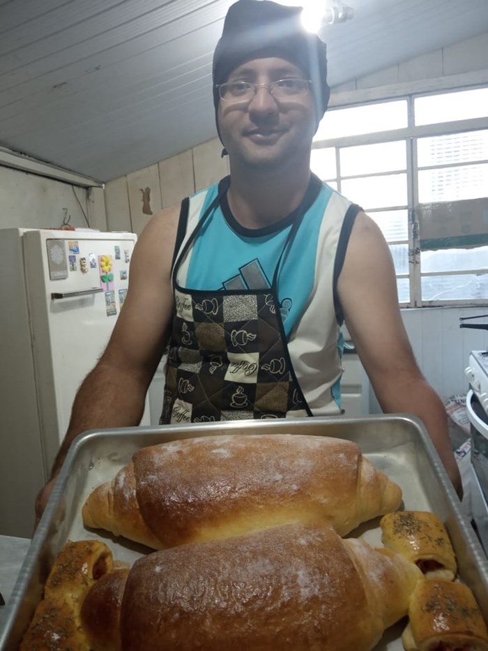 Rafael faz salgados para vender durante a pandemia em Marília — Foto: Arquivo pessoal/José Rafael Marciano