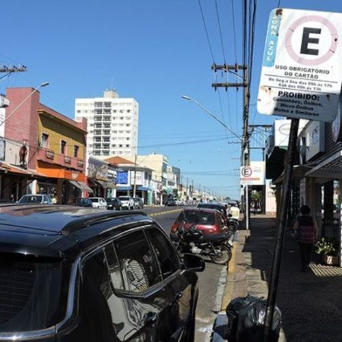 Motoristas encontram dificuldades para estacionar na área central da cidade