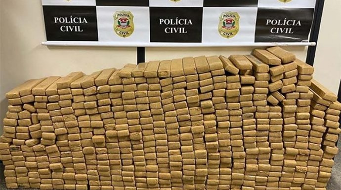 Polícia apreende mais de 500 tabletes de maconha em caminhão em Parapuã