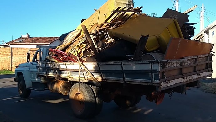 Prefeitura coleta mais de 30 caminhões de móveis mensalmente