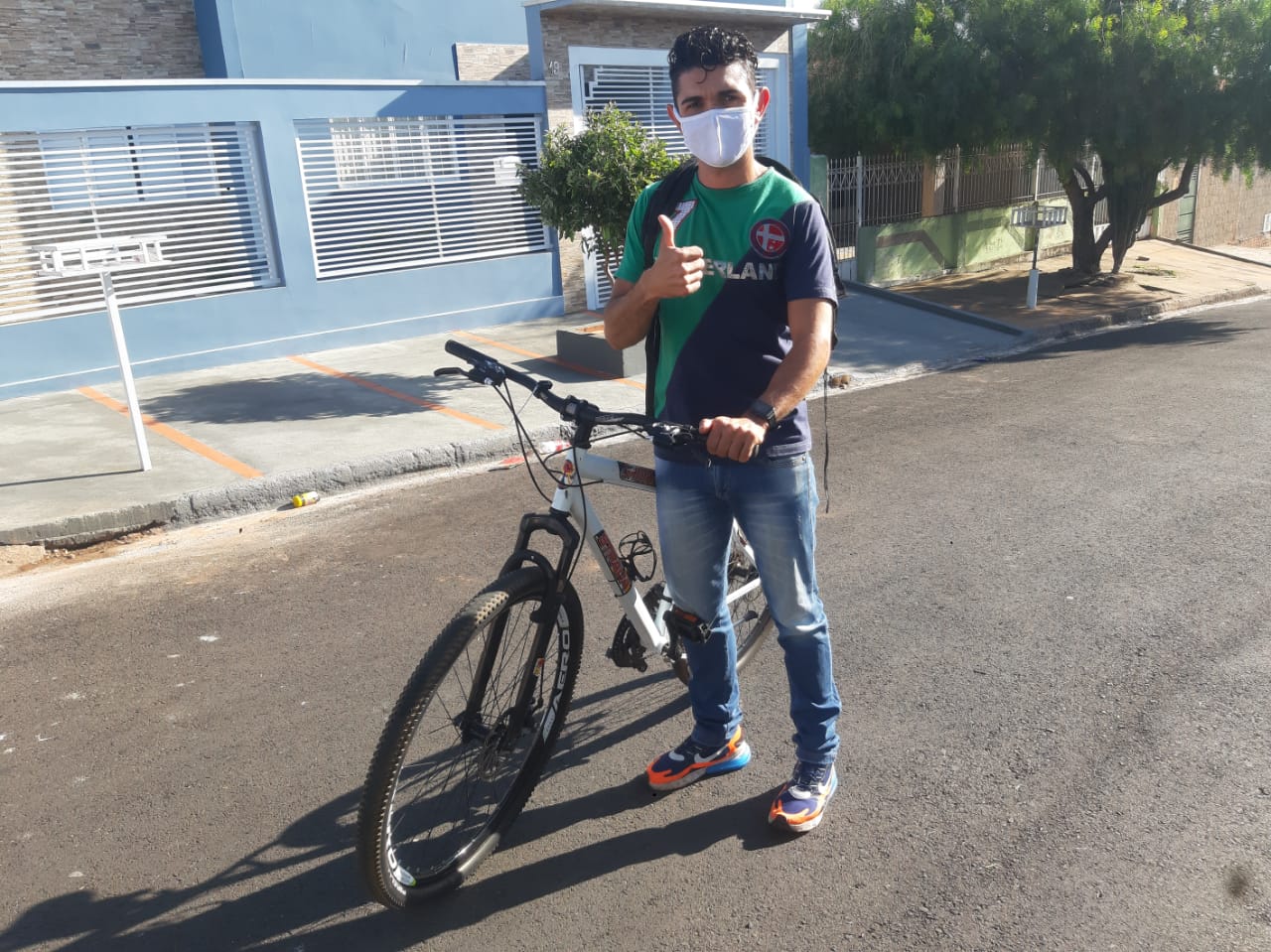 Policial militar recupera bicicleta furtada de funcionário de supermercado em Quatá/Foto: Cedida