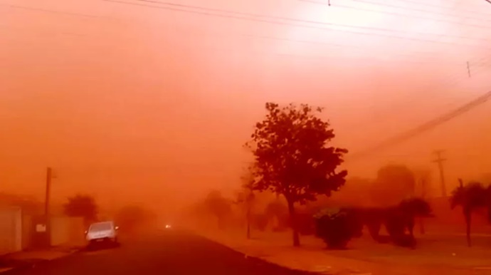 Tempestade de areia  fecha o tempo  e atinge cidades do interior de SP