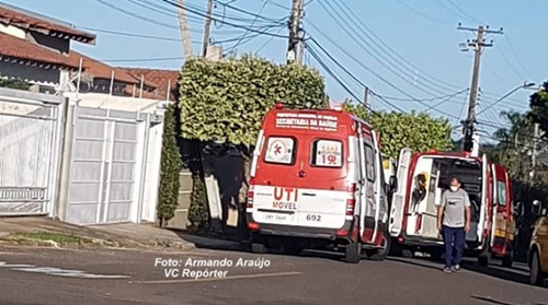 Homem sofre graves queimaduras ao tentar trocar poste em Marília