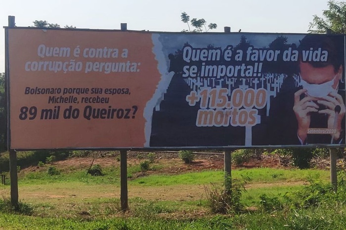 Outdoor com críticas a Bolsonaro, também em Adamantina (Reprodução).