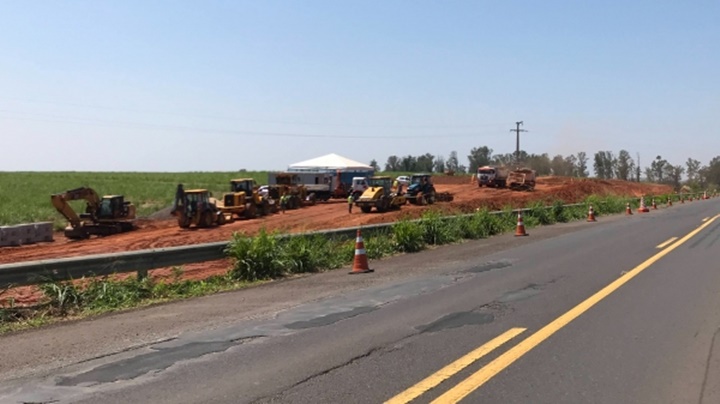 Obras na SP-294, altura do km 581, entre Inúbia Paulista e Lucélia (Foto: Siga Mais).