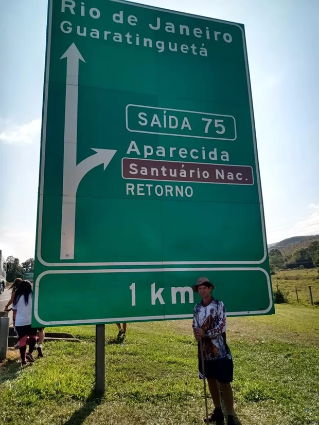 Caminhoneiro de Rinópolis percorre 730 km a pé até o Santuário de Aparecida