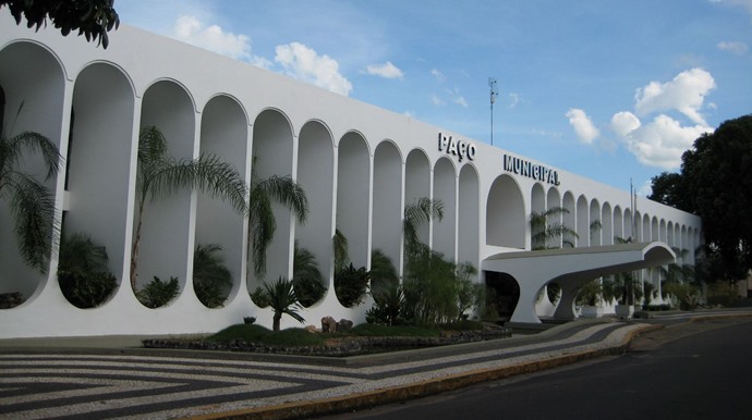 Repartições municipais estarão fechadas nesta segunda-feira (26)