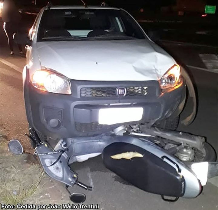 Colisão entre picape e moto fere condutor em trevo Chaparral, em Tupã