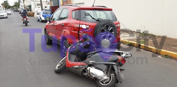 Colisão entre moto e carro, deixa motociclista com ferimentos leves nesta quinta. Foto: Equipe TupãCity