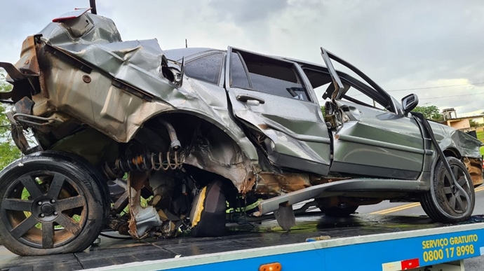 Batida entre três carros deixa feridos em rodovia de Tupã