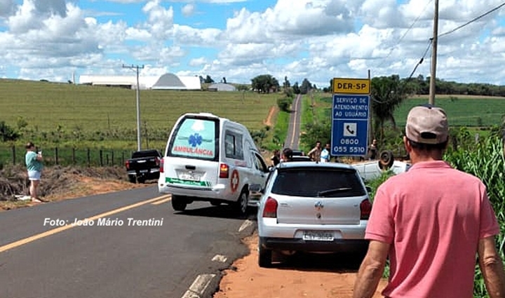 Acidente ocorreu na tarde deste domingo (13), na rodovia Miguel Gantus (SP-383).