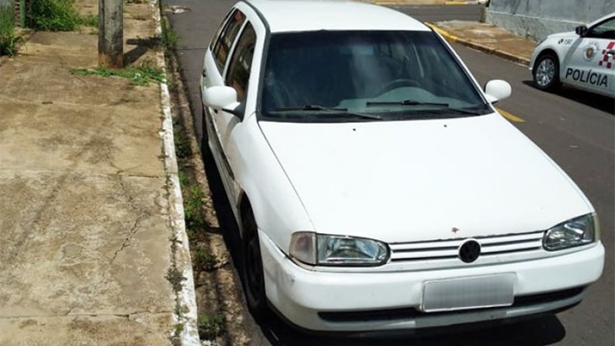 Carro furtado próximo a praça do Japonês em Tupã é recuperado em Pompeia